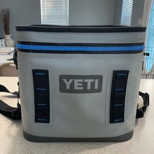 YETI HOPPER FLIP 12 SOFT COOLER
Used but in great condition
Fit up to 24 Cans